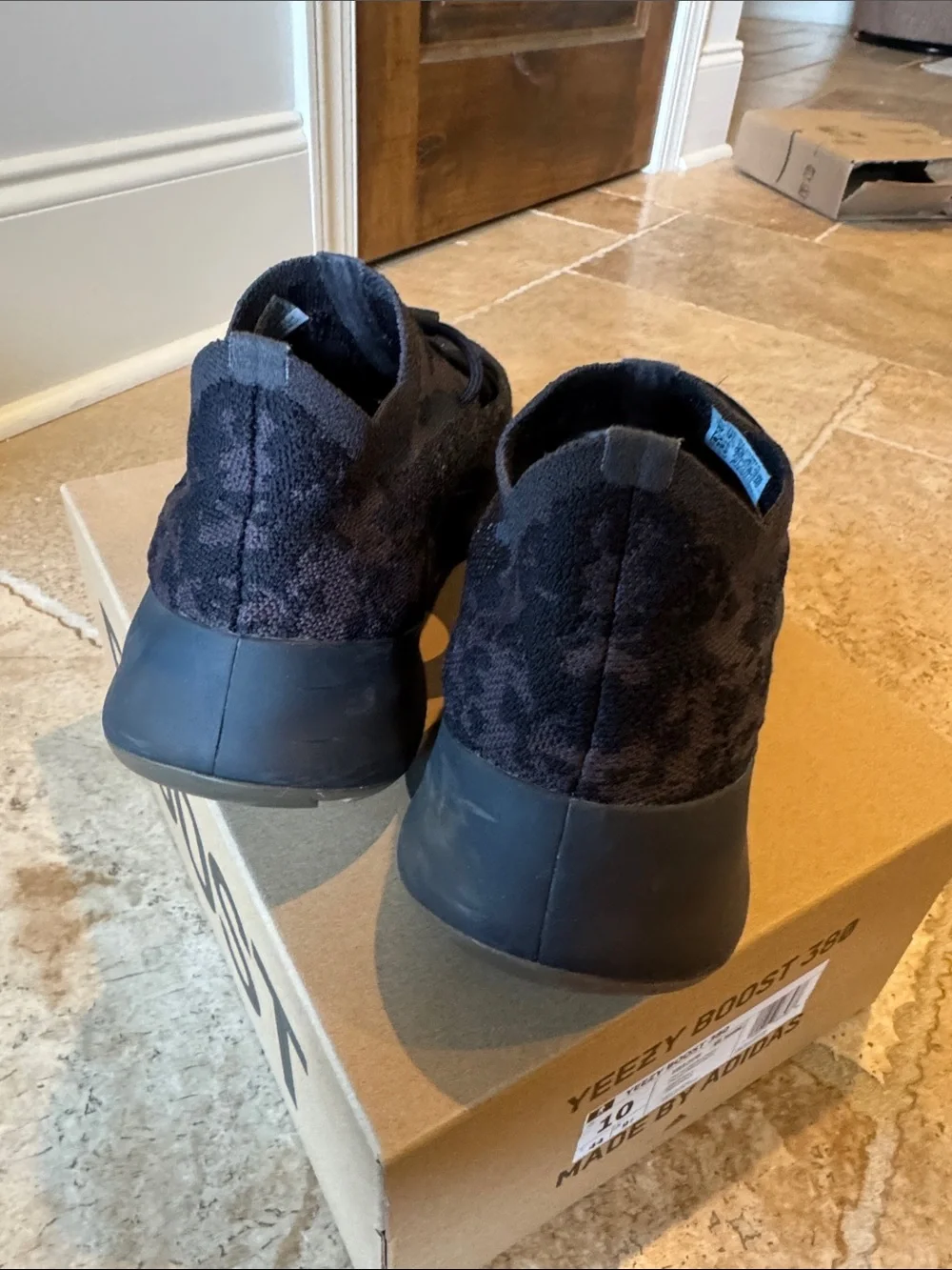 Men’s Yeezy Boost 380 made by Adidas / onyx/ great condition. Size 10